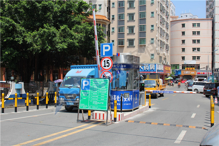 李松萌社區車(chē)牌識別案例